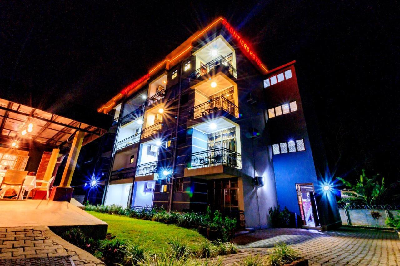 Frontiers Hotel Entebbe Buitenkant foto