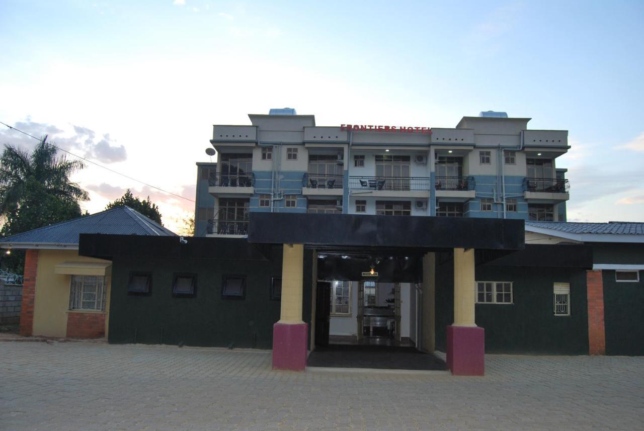 Frontiers Hotel Entebbe Buitenkant foto