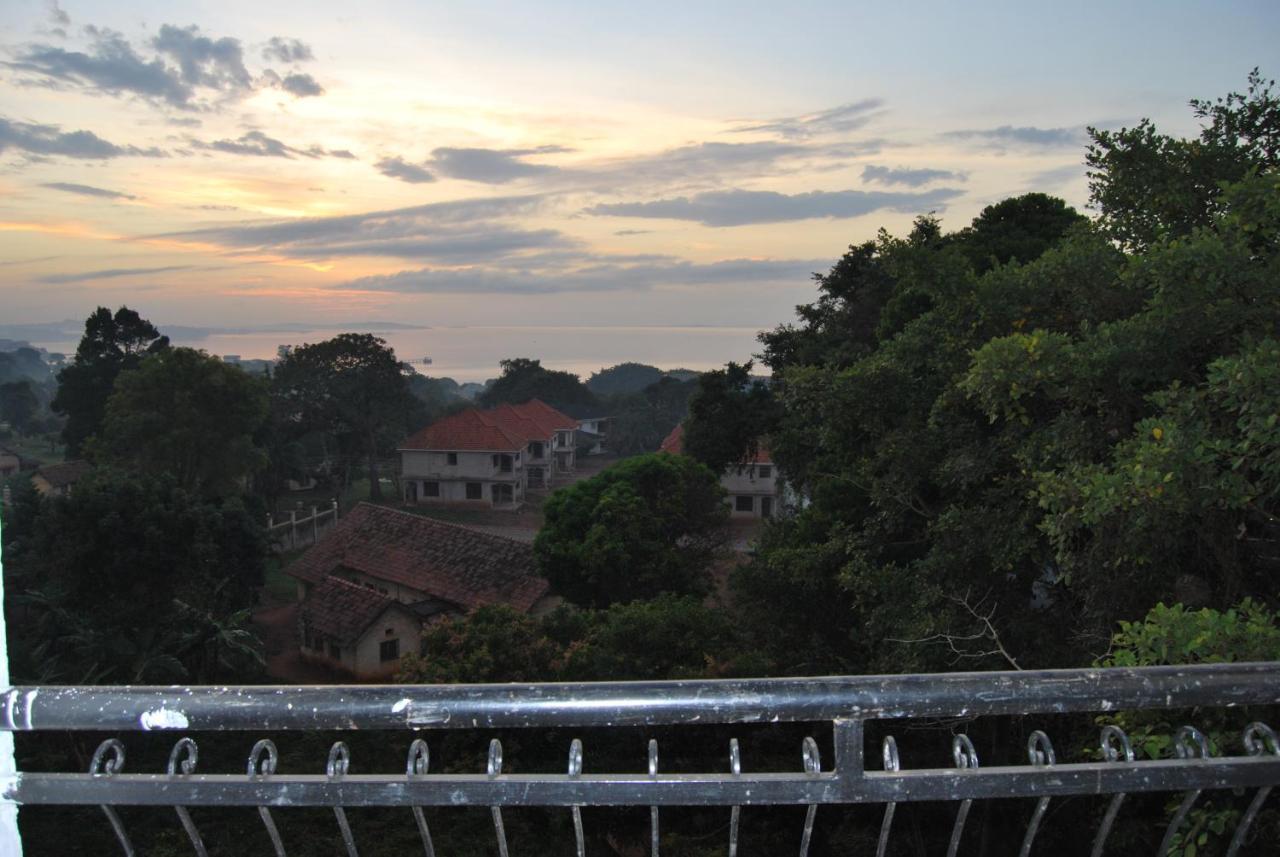 Frontiers Hotel Entebbe Buitenkant foto