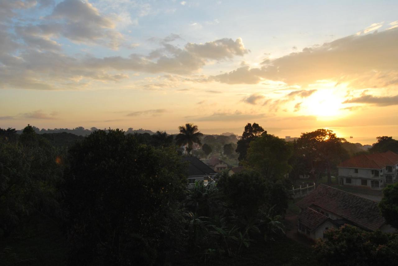 Frontiers Hotel Entebbe Buitenkant foto