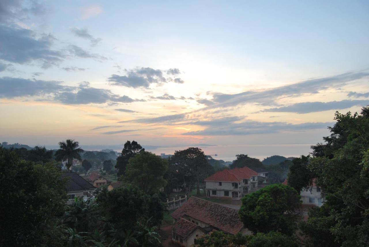 Frontiers Hotel Entebbe Buitenkant foto