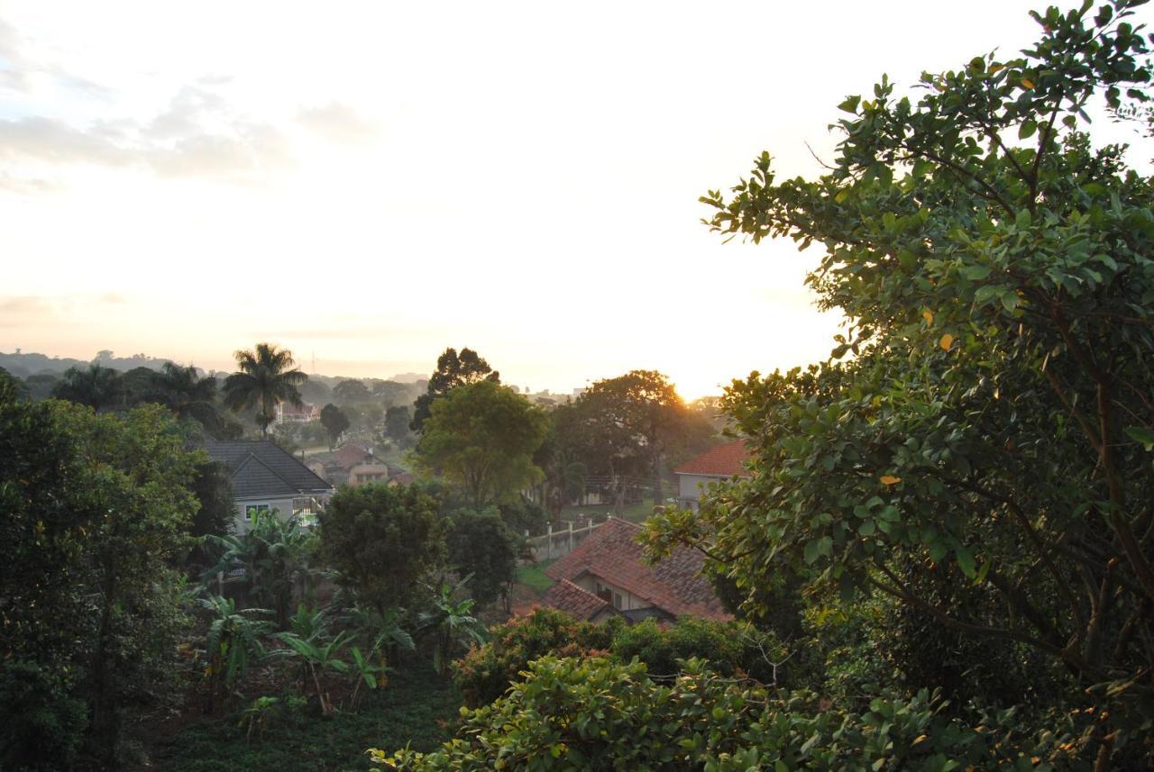 Frontiers Hotel Entebbe Buitenkant foto