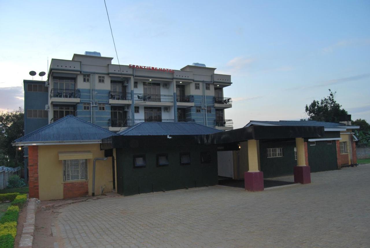 Frontiers Hotel Entebbe Buitenkant foto