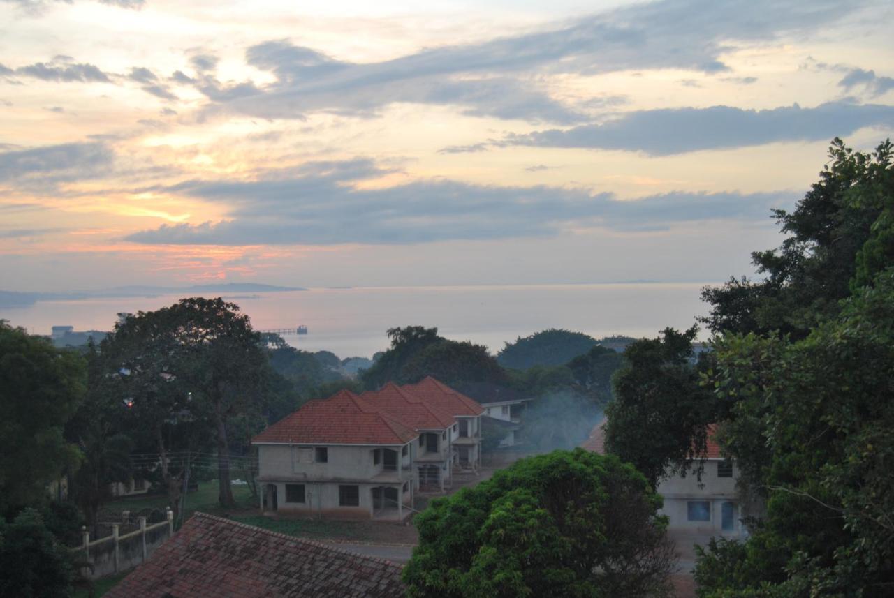 Frontiers Hotel Entebbe Buitenkant foto