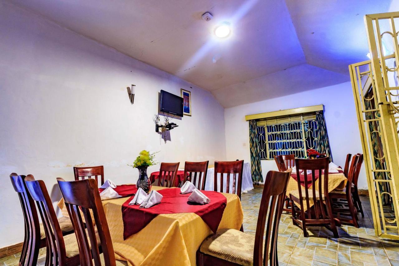 Frontiers Hotel Entebbe Buitenkant foto