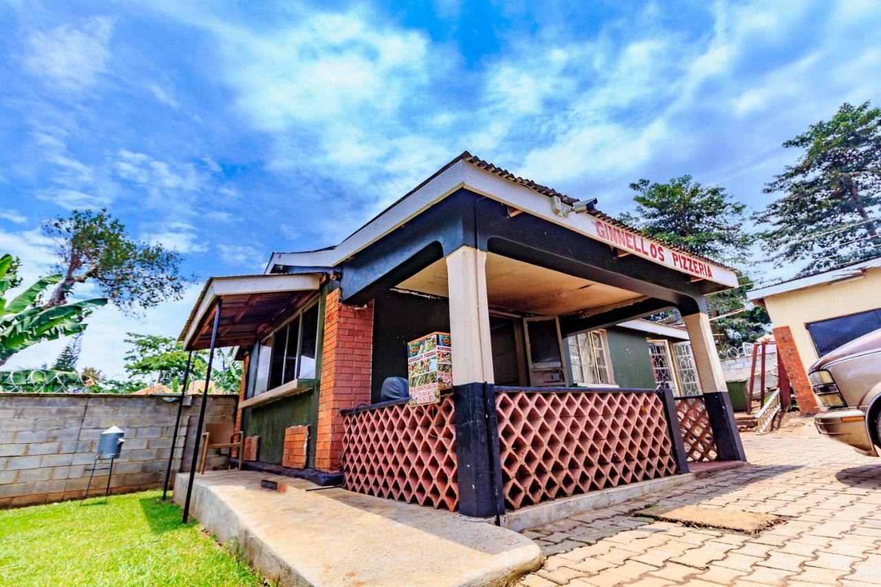 Frontiers Hotel Entebbe Buitenkant foto