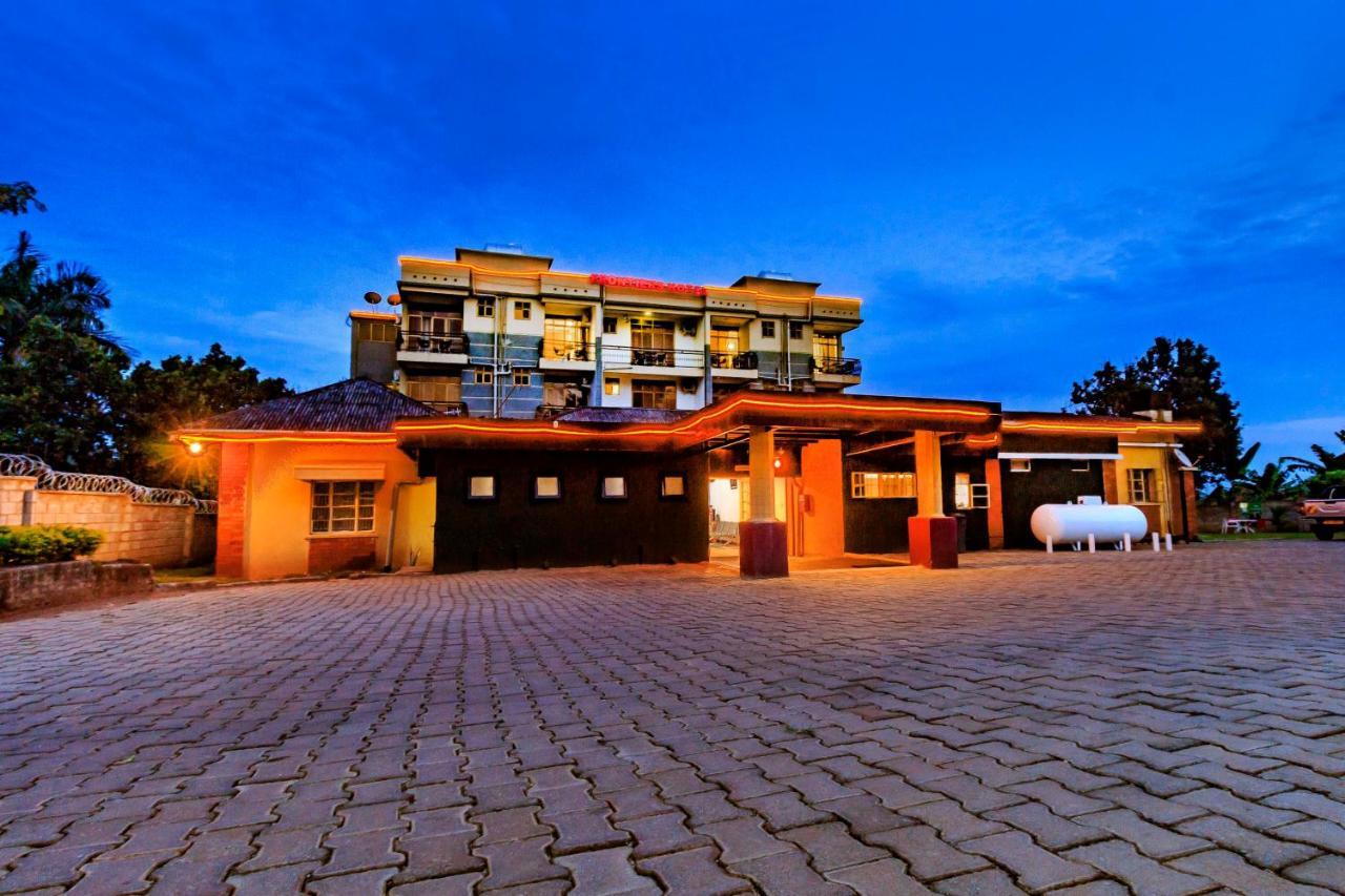 Frontiers Hotel Entebbe Buitenkant foto