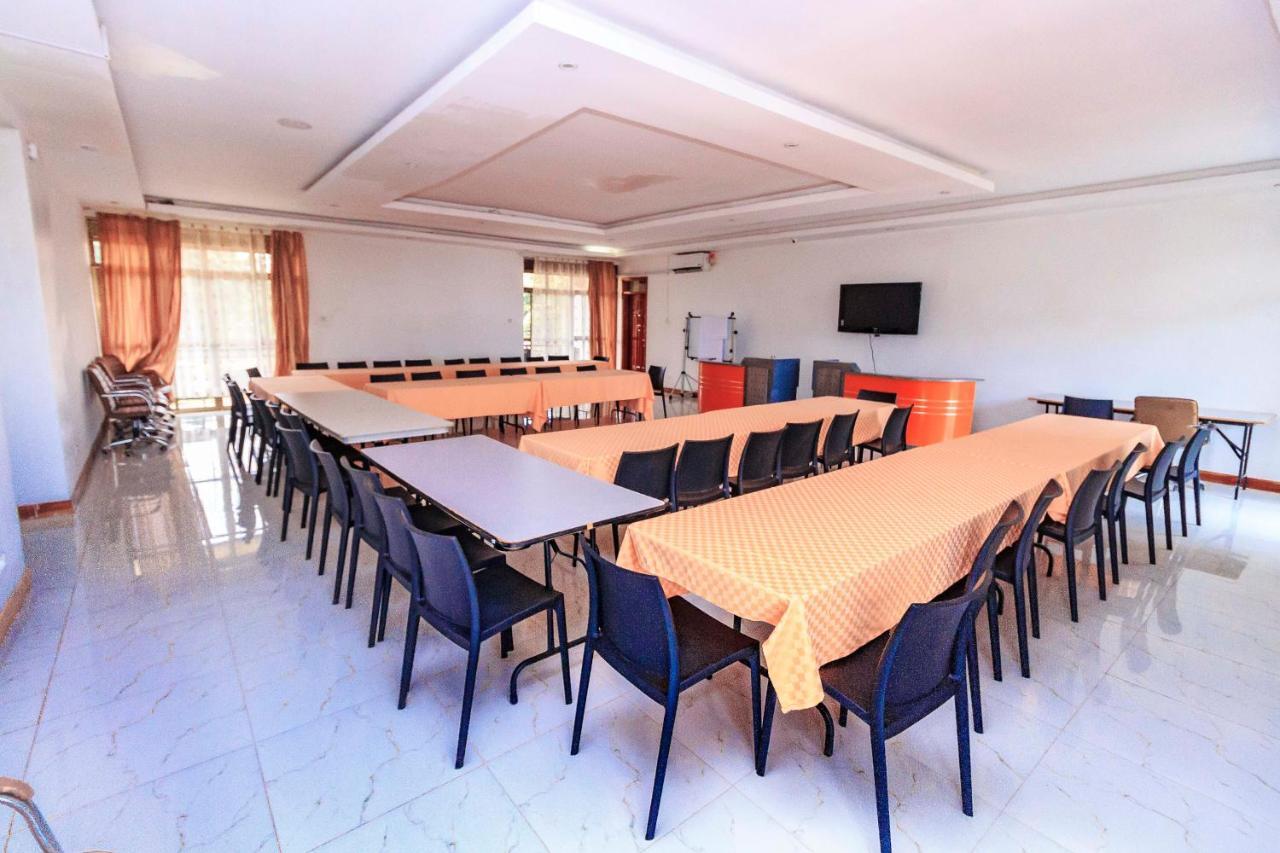 Frontiers Hotel Entebbe Buitenkant foto