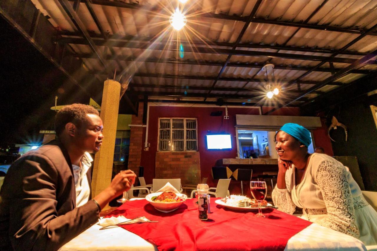 Frontiers Hotel Entebbe Buitenkant foto