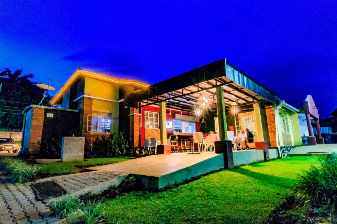 Frontiers Hotel Entebbe Buitenkant foto