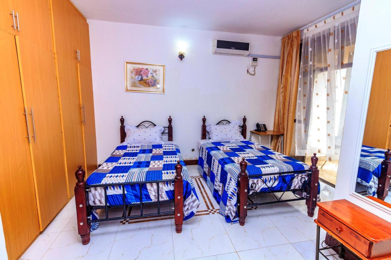 Frontiers Hotel Entebbe Buitenkant foto
