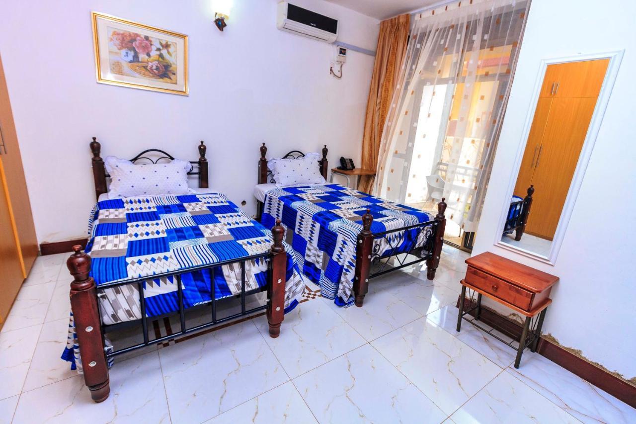 Frontiers Hotel Entebbe Buitenkant foto