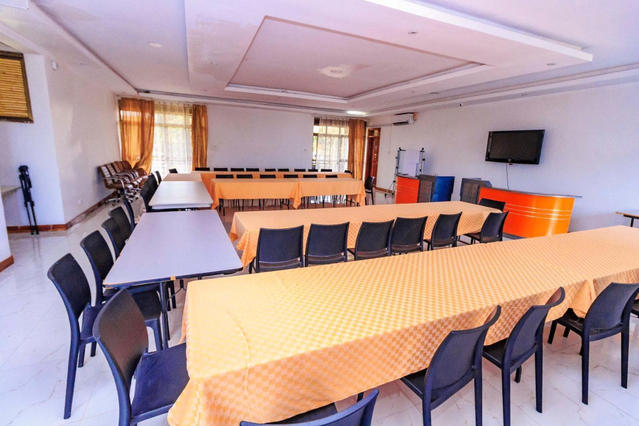 Frontiers Hotel Entebbe Buitenkant foto